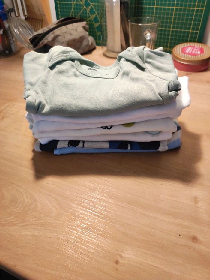 Lot de 8 bodys manches longues