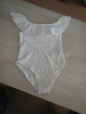 Body blanc Gémo 10 ans froufrou aux épaules