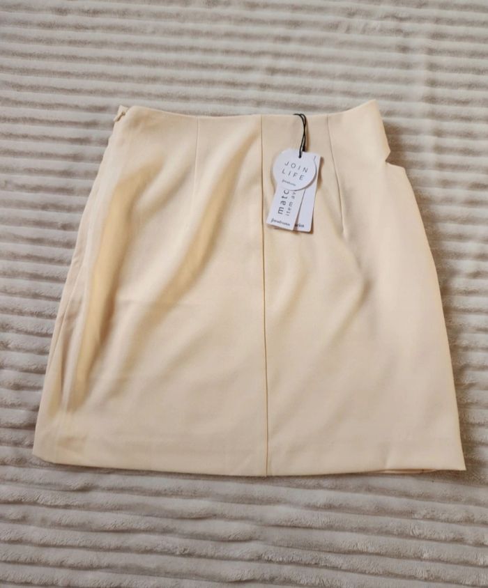Jupe courte Stradivarius crème – Taille 34, neuve - photo numéro 4