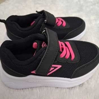 Baskets bébé Umbro noir & rose