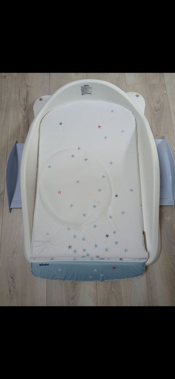 Plan à langer de baignoire