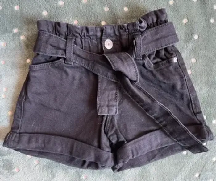 Short fille
