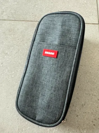 Pochette grise Angoo, neuve sans étiquette, 11*24cm