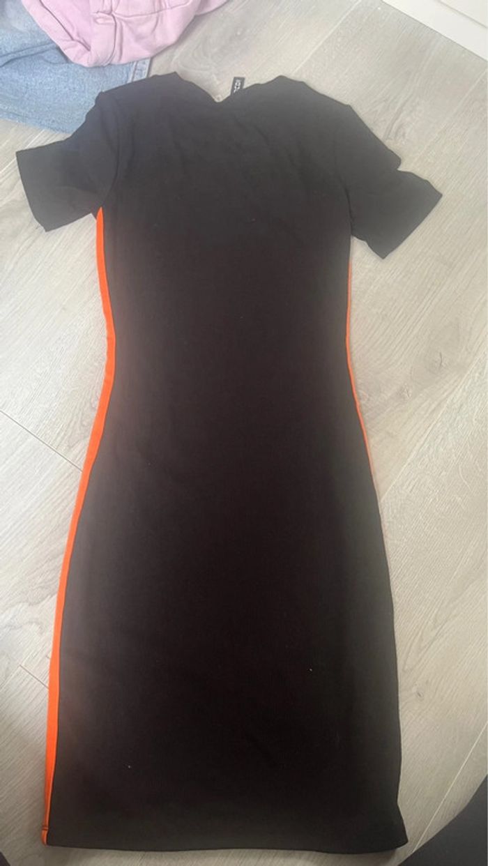 robe noir et orange - photo numéro 3