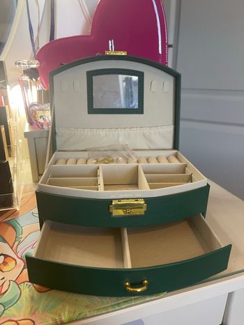 Boîte à bijoux transportable 