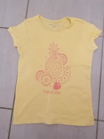 Tee-shirt porté neuf juste lavé taille 4 ans