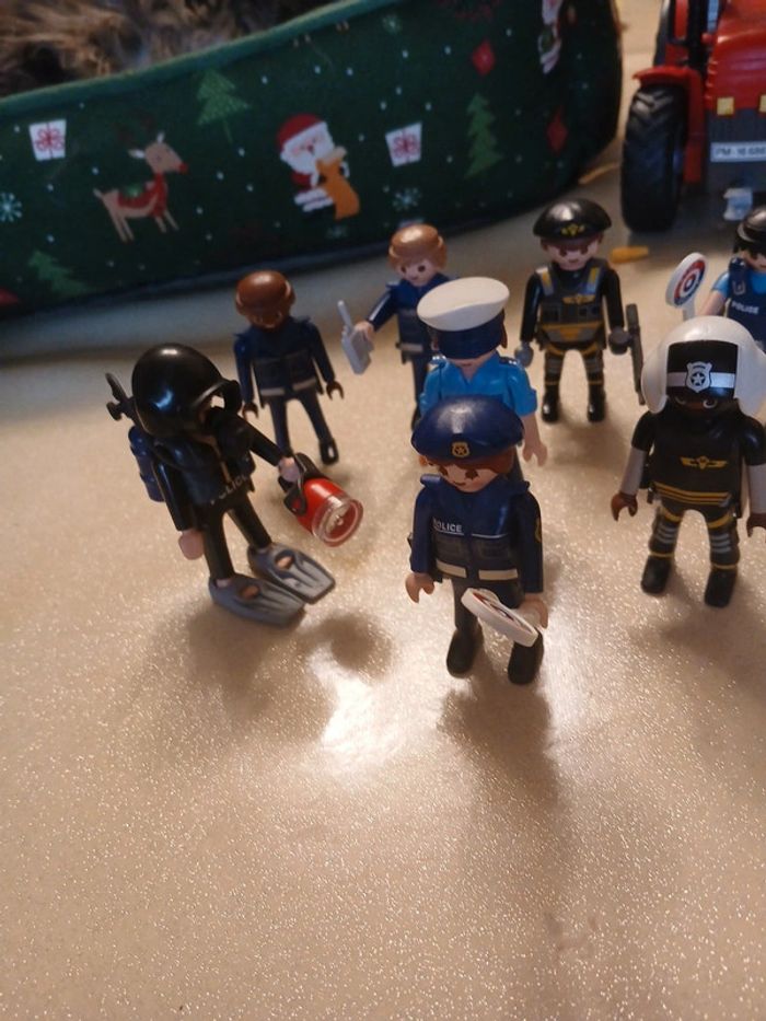 8 personnages police playmobil avec accessoires - photo numéro 4