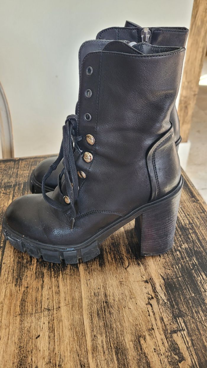 Boots noires - photo numéro 2