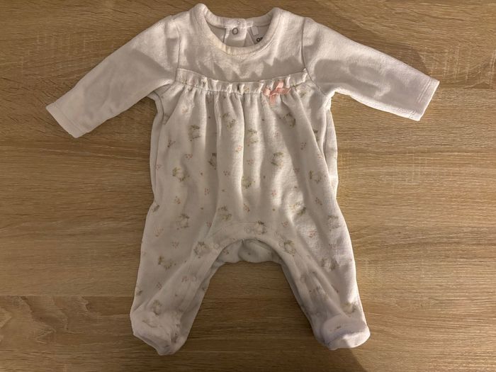 Pyjama blanc fleuri