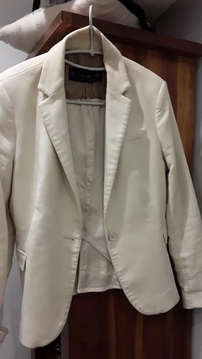 Veste zara ,taille L, mais plutôt correspond à un 38 - photo numéro 2