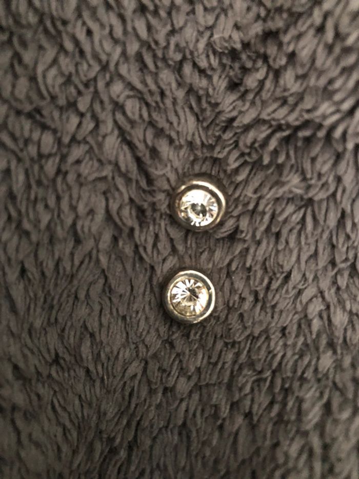 730-Boucles d’oreilles argentées et strass NEUVES