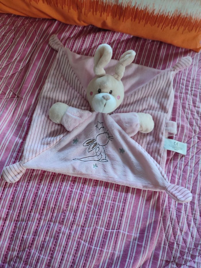Doudou lapin rose  simba