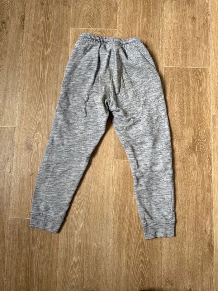 🎀 Jogging gris en bon état 8 ans fille - photo numéro 4