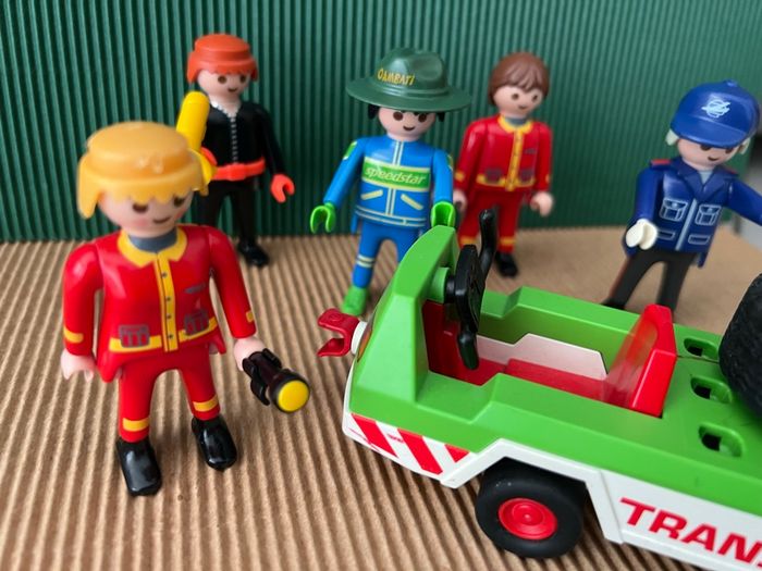 Lot  Playmobil + voiture - photo numéro 6