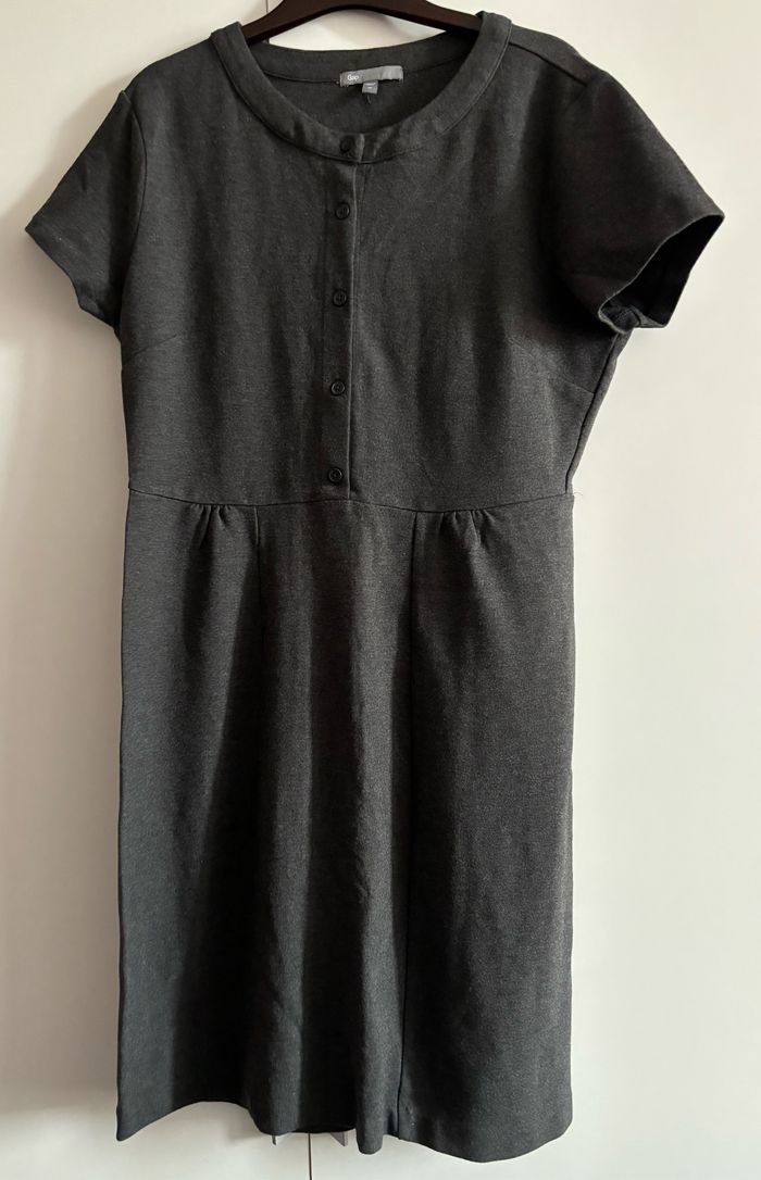 Robe gris taupe neuve