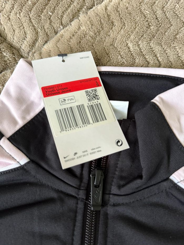 Veste Nike neuve avec étiquettes pour enfants taille L - photo numéro 4