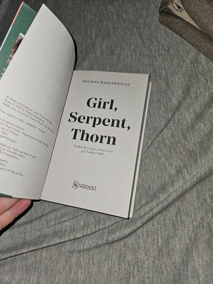Livre girl, serpent, thorn - photo numéro 4