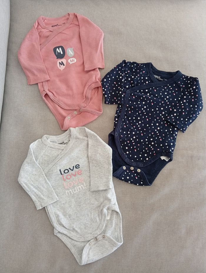 Lot 3 bodies manches longues fille