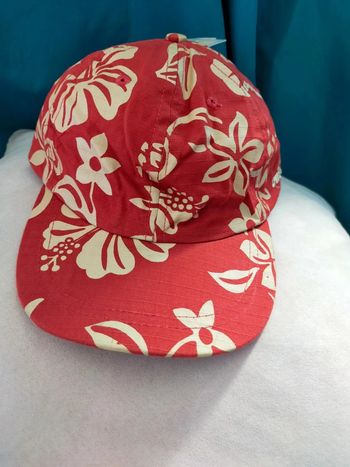 Casquette rouge à fleurs tropicales – taille 56 cm