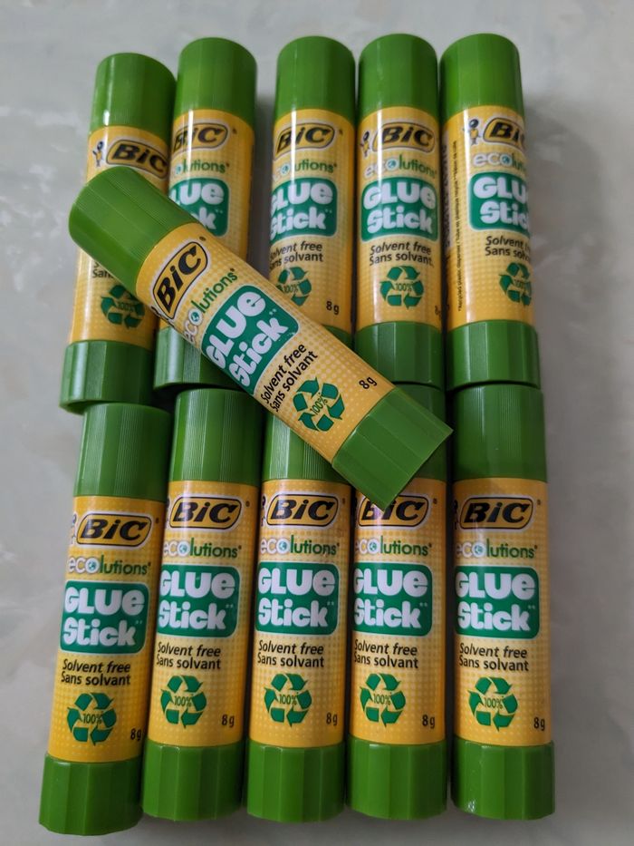 Lot de 11 bâtonnets de colle Bic  blanche sans solvant Glue Stick. 8grs - photo numéro 2