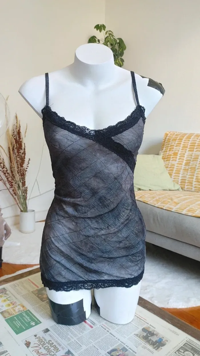 Débardeur transparent en mesh décolleté dentelle et fente - photo numéro 3