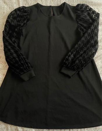 Robe noire manches transparentes