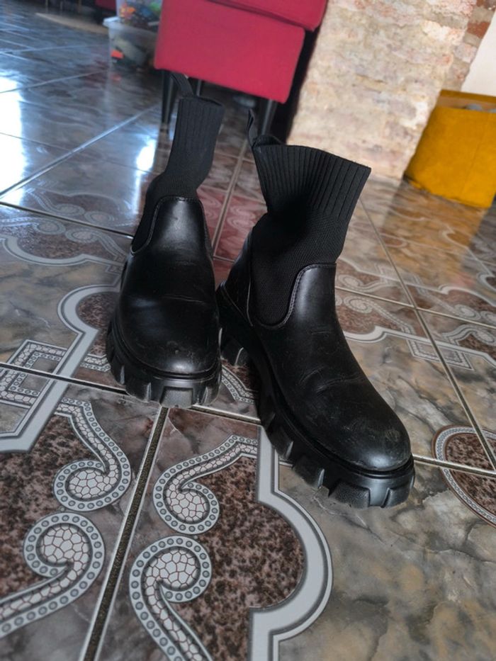 Paire de boots noires - photo numéro 3