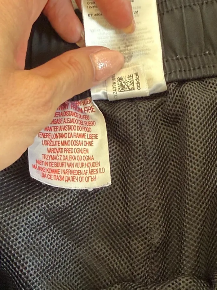 Short maillot Adidas garçon noir taille 13-14 ans comme neuf - photo numéro 5