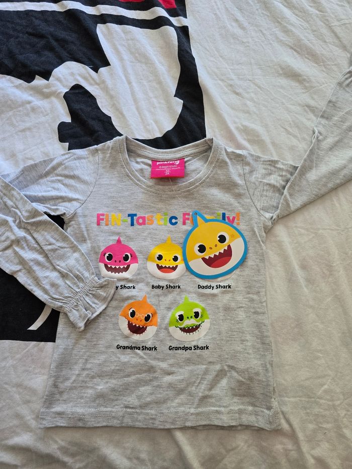 T-shirt baby shark 2ans