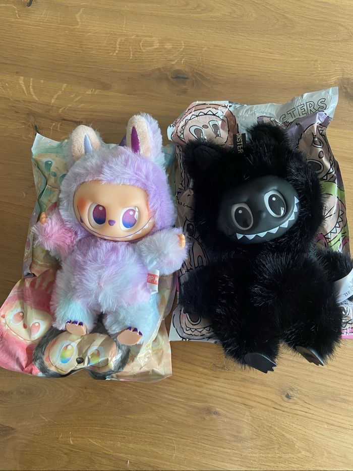 3 labubu(1 labubu musical et lumineux,1 labubu multicolore et 1 labubu noir) - photo numéro 2