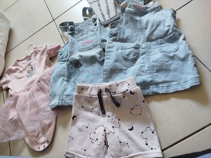 Lot de vêtements fille 6-9 mois