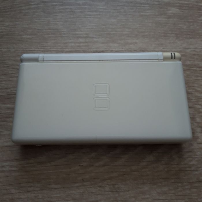 Console Nintendo DS Lite blanche avec stylet + chargeur - photo numéro 3