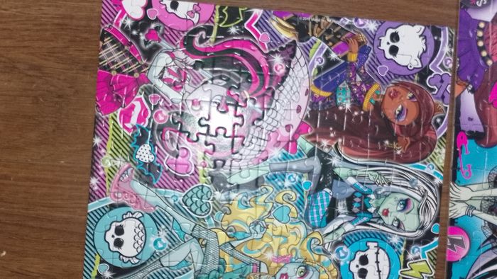 Puzzle Monster High dont 1 neuf - photo numéro 9