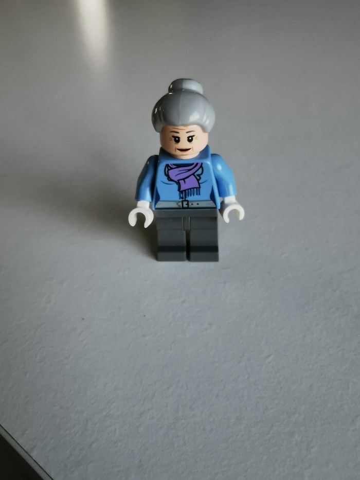 Lego Minifigurine Marvel - Tante May sh0272 - photo numéro 1
