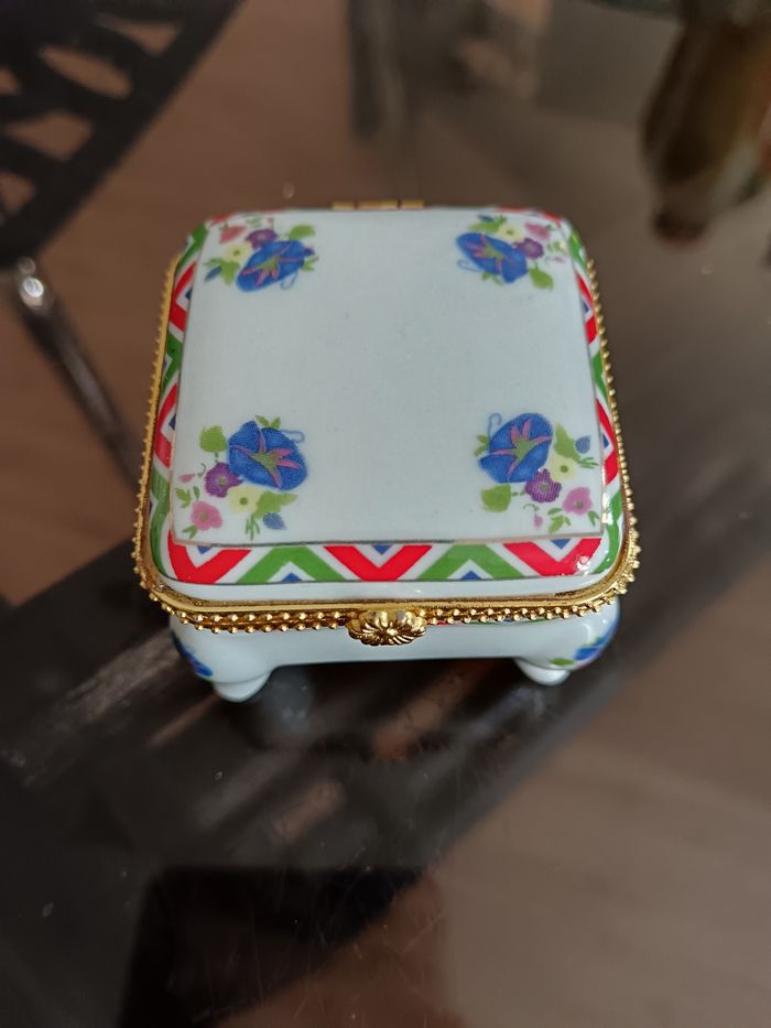 Jolie boîte à pilules - photo numéro 2