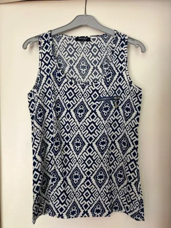 Débardeur bleu et blanc