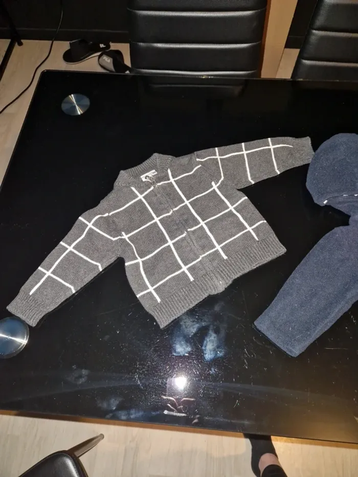 2 gillets 6 mois - photo numéro 2
