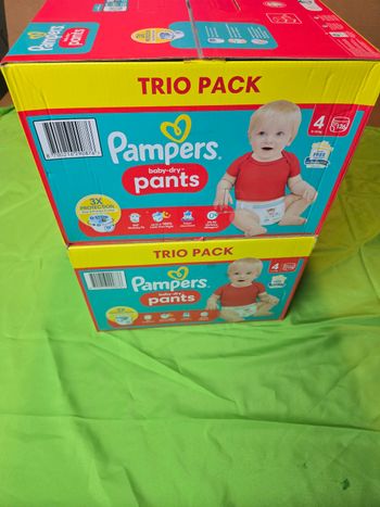 Lot 2 cartons pampers couches pants taille 4 9_15kg 126x2 = 252pantsLot 2 cartons pampers couches pants taille 4 9_15kg 126x2 = 252pants