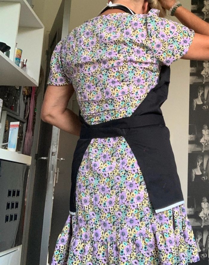 Joli tablier de cuisine femme style dos nu publicitaire Schweppes noir état neuf - photo numéro 4