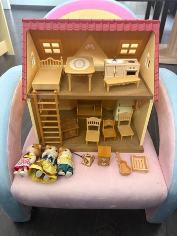 Cottage Sylvanian Families.