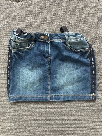 Jupe en jean tape à l’œil