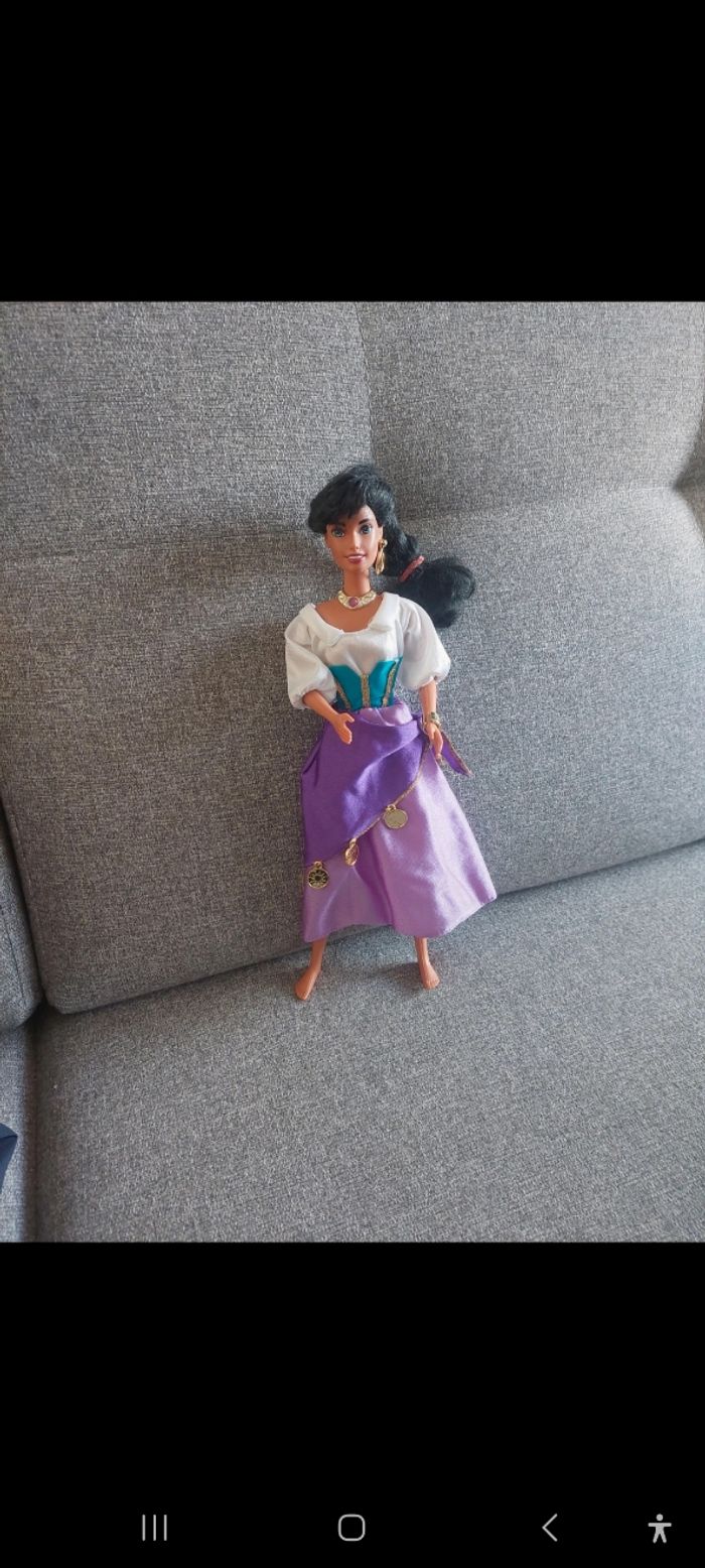 Esmeralda et ses 3 tenues
