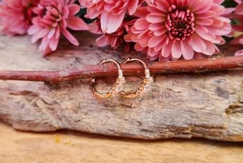 Boucles d'oreilles créoles plaqué or et oxydes de zirconium