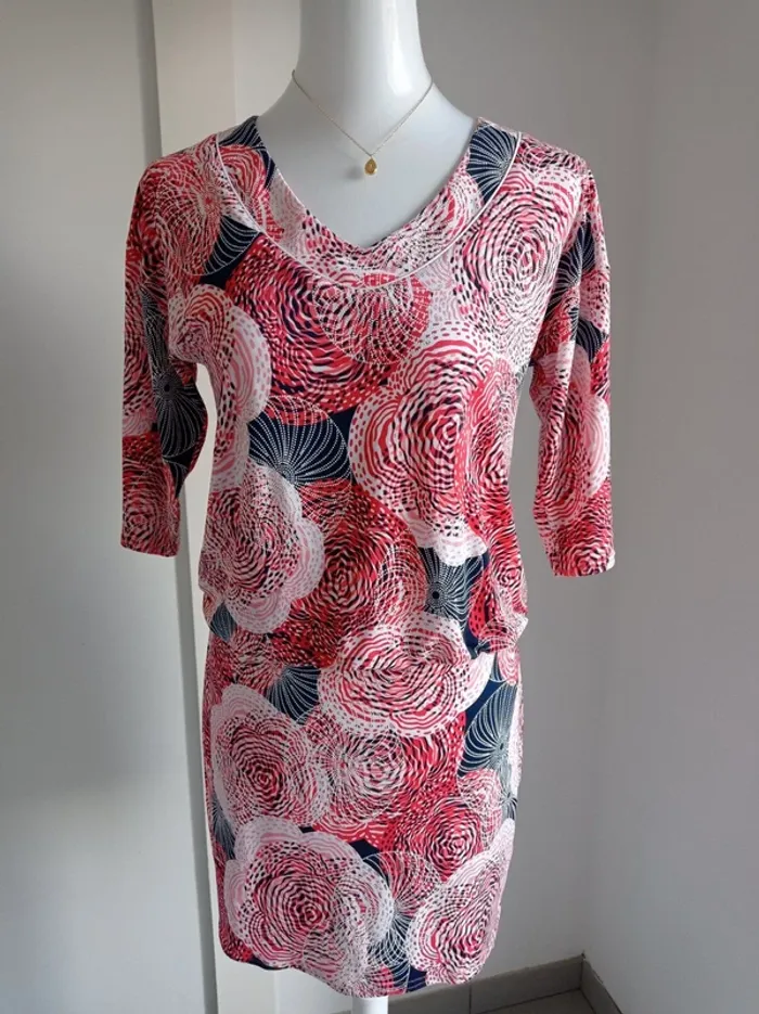 Robe rouge et bleue marine manches trois quart imprimé fantaisie T.M Quinze heures trente Paris