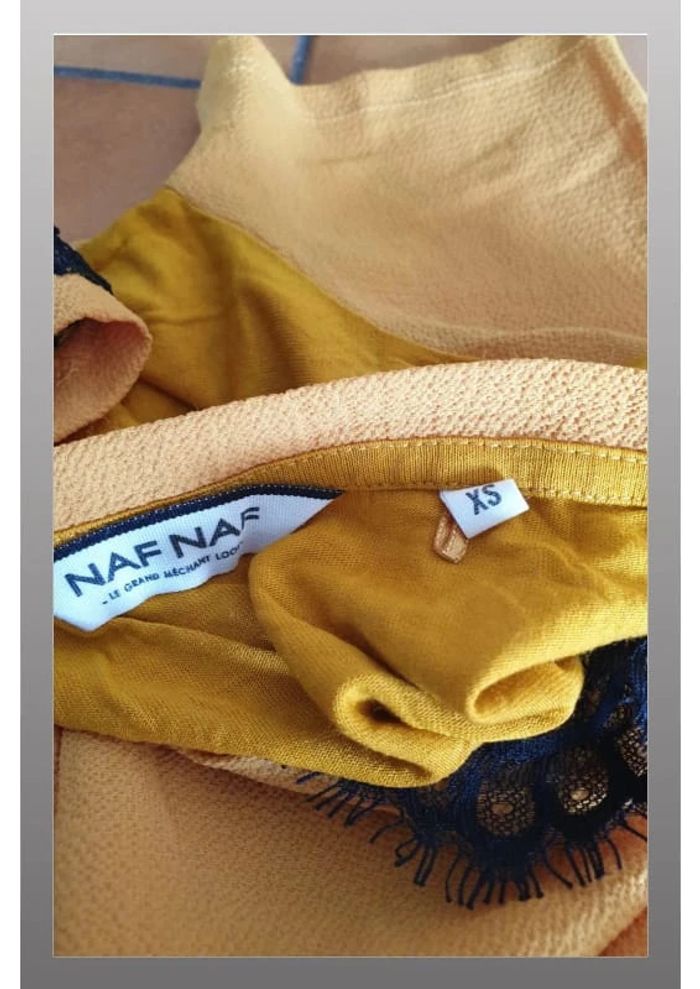 Haut/Tshirt femme Naf Naf XS jaune col en dentelle noire - photo numéro 4