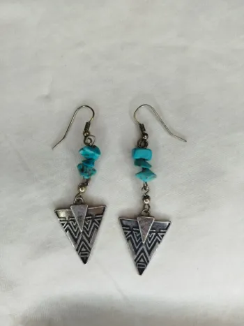 Boucle d'oreille pendantes motifs aztèque - pierre turquoise triangle