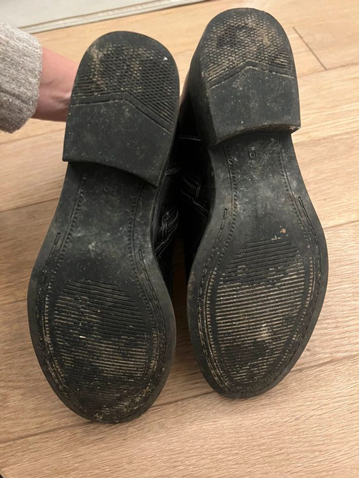 Vends paires de bottines noires a ficeler et zipper philov de chaussea taille 39 bon etat - photo numéro 5