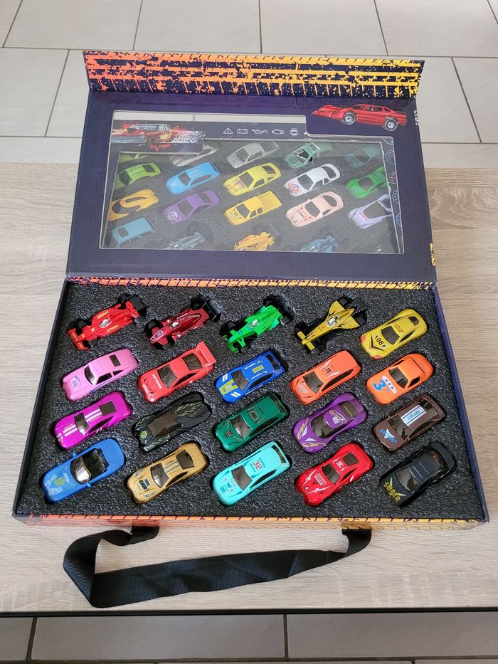 Lot de 40 petites voitures - photo numéro 4