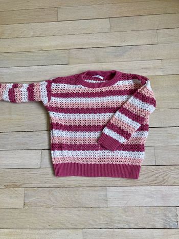 Pull en maille ajourée taille 6 ans