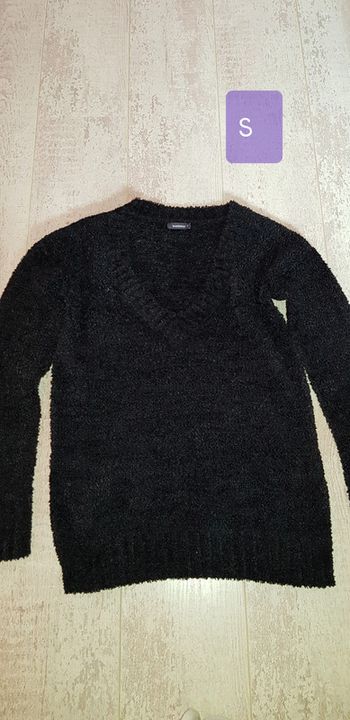 Pull noir mailles chenille col V